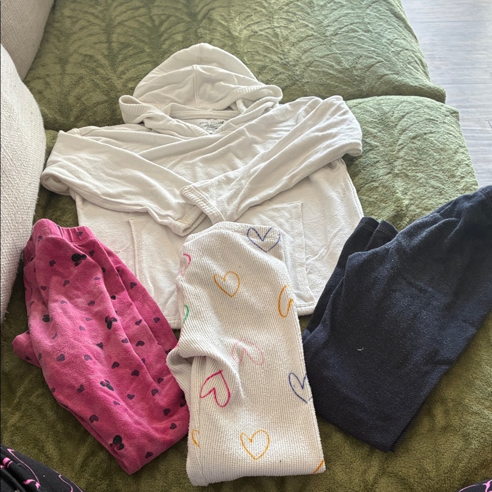 Lot of Girl Clothes - Size 5T